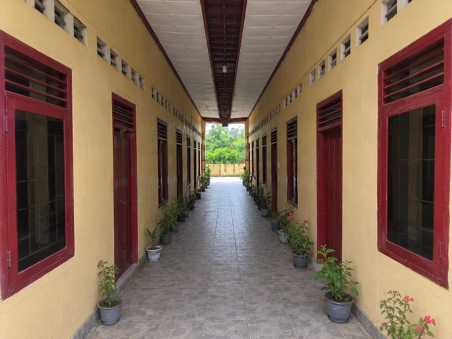 Lorong kost yang rapi dan asri